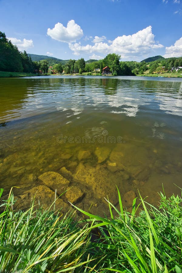 Jezero Tajch Nová Baňa v létě