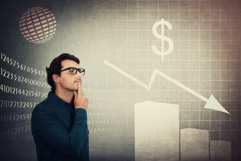 Tajemniczy analityk ekonomiczny biznesu podaje negatywne prognozy przyszłych zmian na giełdzie. koncepcja recesji i kryzysu obrazy stock