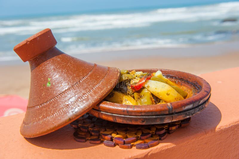 Tajine De Poissons, Plat Marocain Traditionnel Image stock Image du gastronomique, fermenté