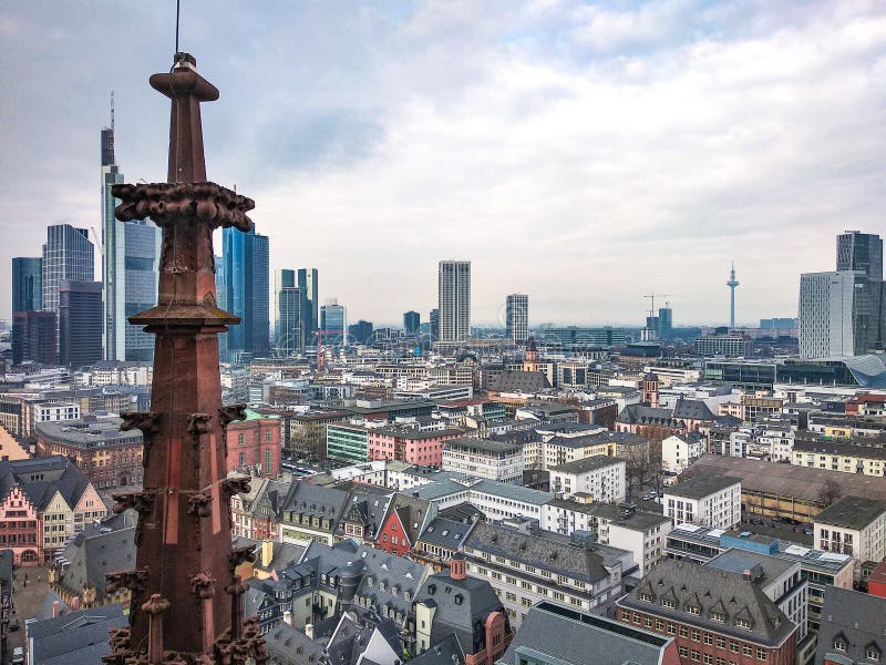Tak för frankfurt är huvudtak. Frattfurt är en vacker modern stad i Tyskland.