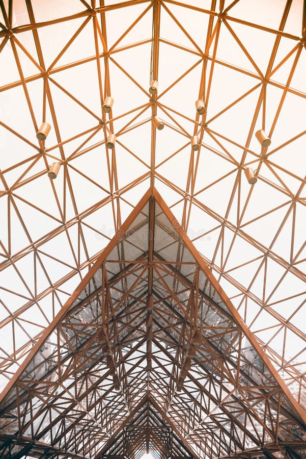 Tak för modern design för detalj för arkitektur för metallstålstruktur royaltyfria bilder