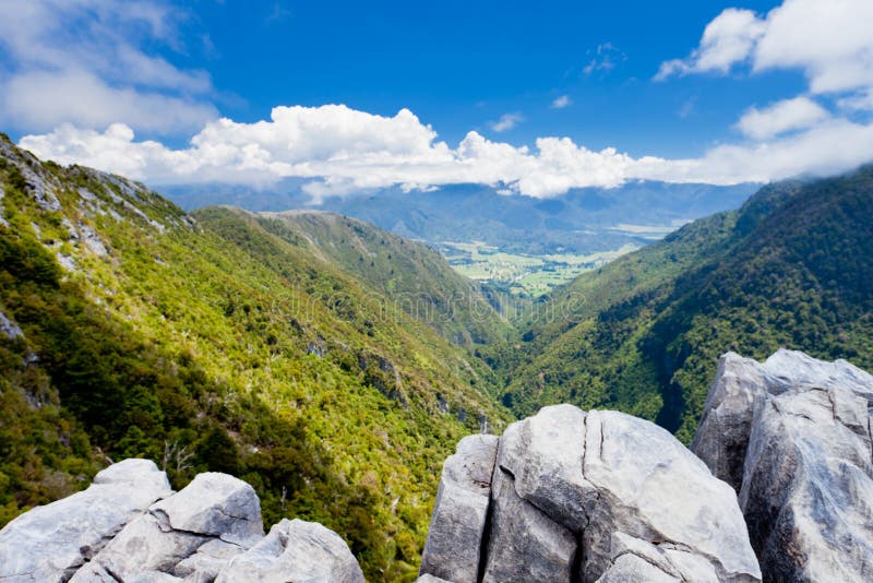 Takaka Hill Limestone Outcrops, Takaka Valley, NZ Stock Image Image of park, outcropps 24763685