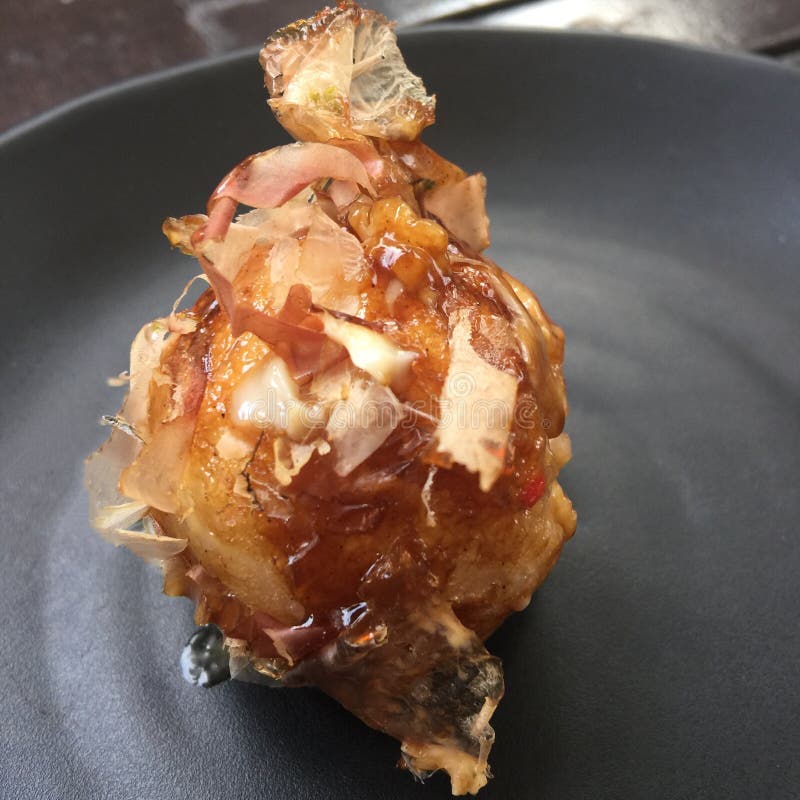 Takoyaki com flocos do bonito fotos de stock