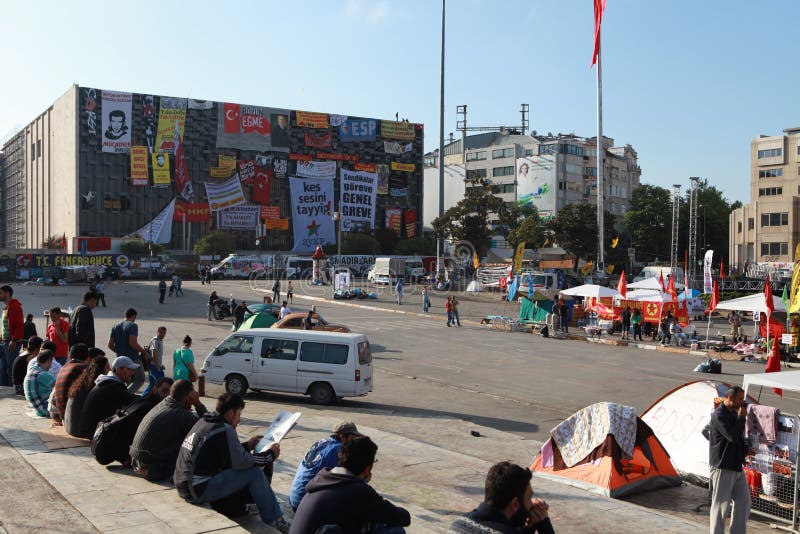 TAKSIM GEZI PARKERAR MOTSTÅND, ISTANBUL. arkivfoton TAKSIM GEZI PARKERAR MOTSTÅND, ISTANBUL. arkivfoton