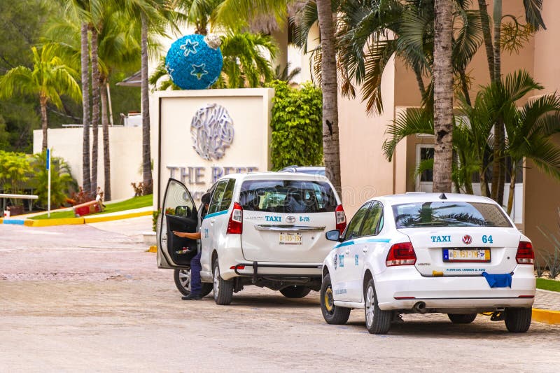 Taksówka biały turkusowy playa del carmen mexico fotografia stock