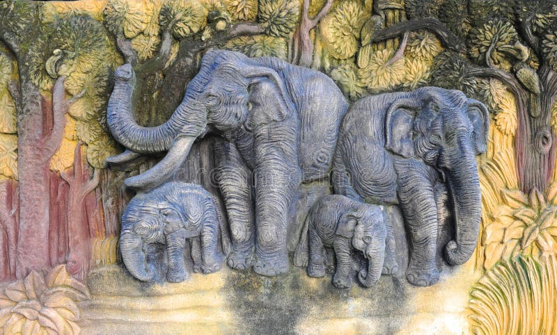 Talla de la familia del elefante fotografía de archivo libre de regalías Talla de la familia del elefante fotografía de archivo libre de regalías