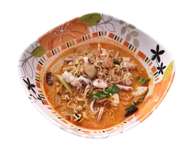 Tallarines inmediatos en la sopa picante de los mariscos, comida tailandesa - aislada en wh foto de archivo libre de regalías Tallarines inmediatos en la sopa picante de los mariscos, comida tailandesa - aislada en wh foto de archivo libre de regalías