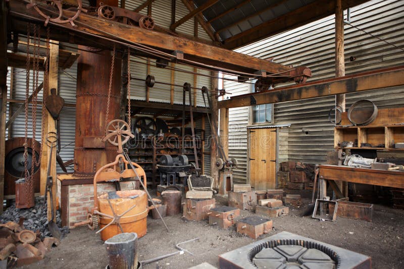 Taller automotor viejo imagen de archivo. Imagen de metal 27689061