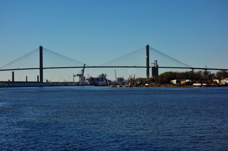 Talmadge Memorial Bridge sopra Savannah River in Georgia fotografie stock Talmadge Memorial Bridge sopra Savannah River in Georgia fotografie stock