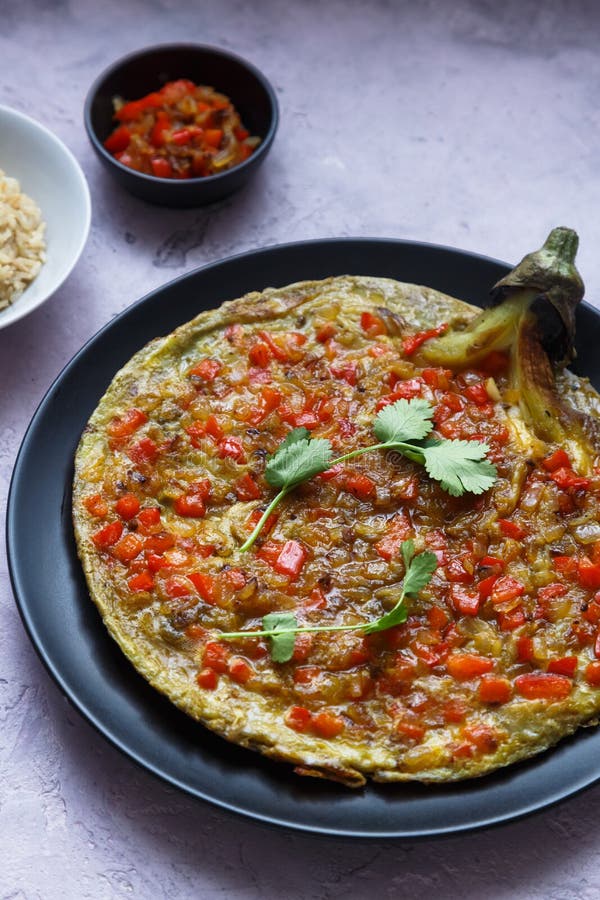 Talong с giniling, омлет Tortang баклажана с земным свининой, филиппинской едой стоковые изображения Talong с giniling, омлет Tortang баклажана с земным свининой, филиппинской едой стоковые изображения