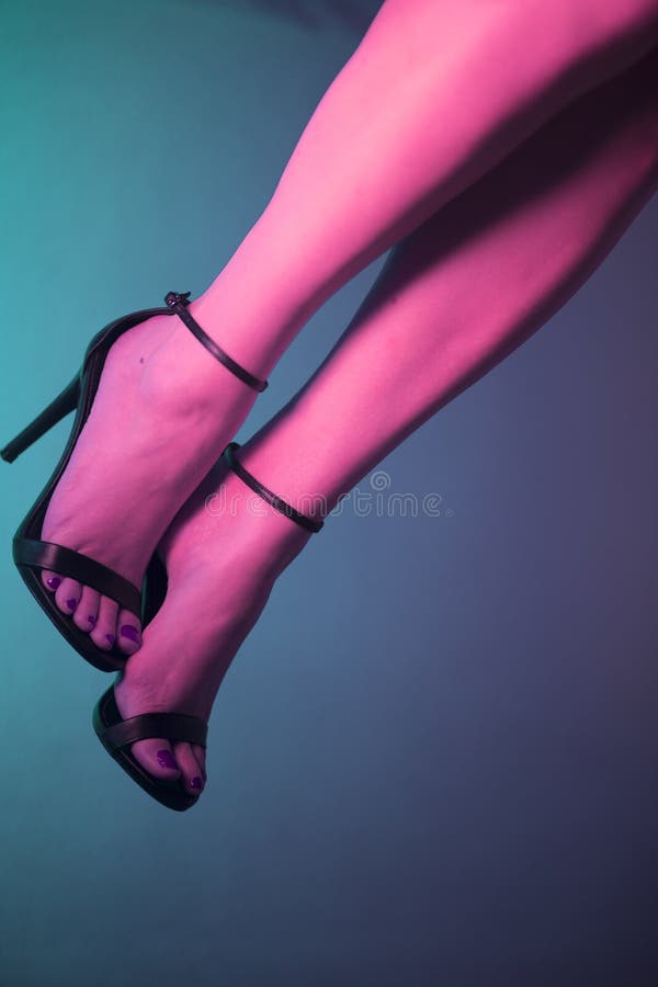 talons hauts de pieds de jambes photos libres de droits talons hauts de pieds de jambes photos libres de droits
