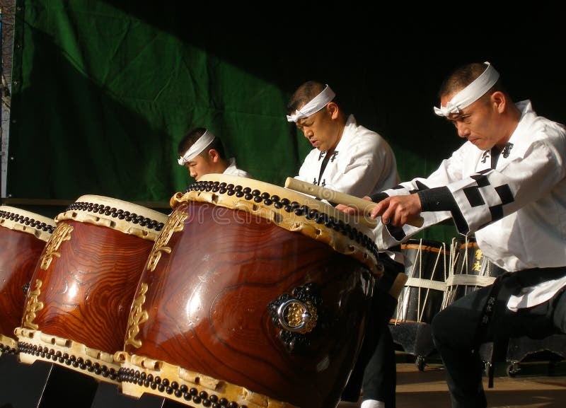 Tambores Japoneses Del Motivo Imagen editorial Imagen de japonés