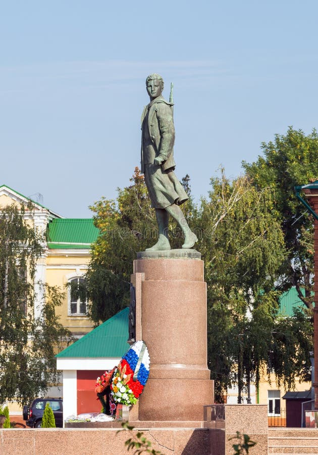 Tambov La Russia Zoya Kosmodemyanskaya Monument immagine stock Tambov La Russia Zoya Kosmodemyanskaya Monument immagine stock