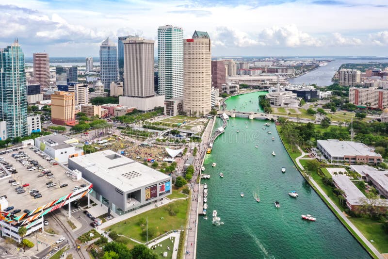 Tampa, Florida Green River No Dia De St Patrick Foto Editorial Imagem