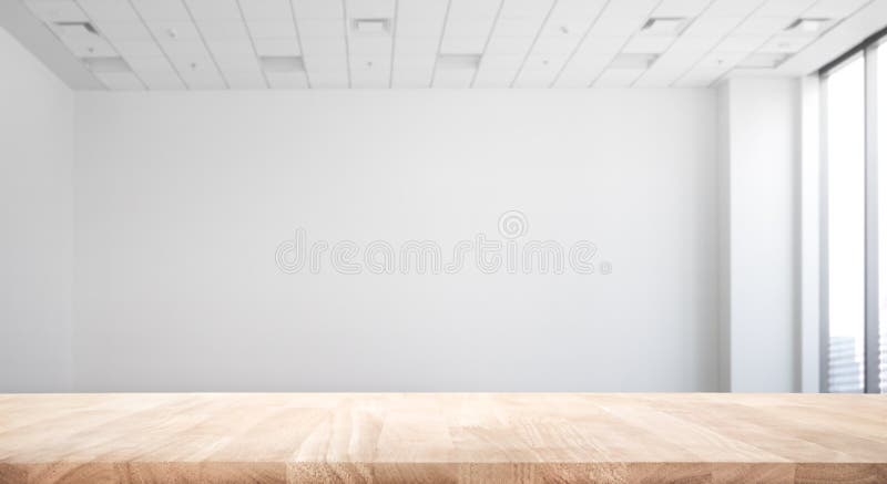Tampo da mesa de madeira da natureza real no fundo do escritório da sala branca fotografia de stock royalty free Tampo da mesa de madeira da natureza real no fundo do escritório da sala branca fotografia de stock royalty free