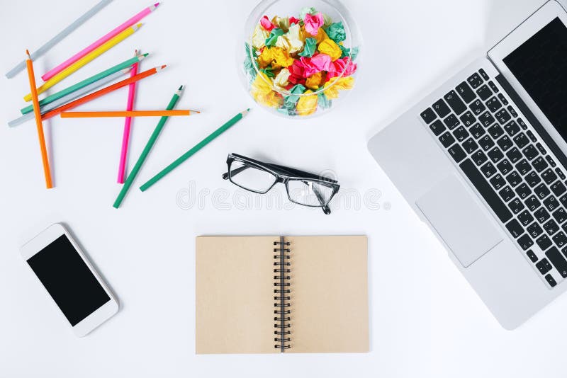 Tampo da mesa de trabalho com artigos fotos de stock royalty free