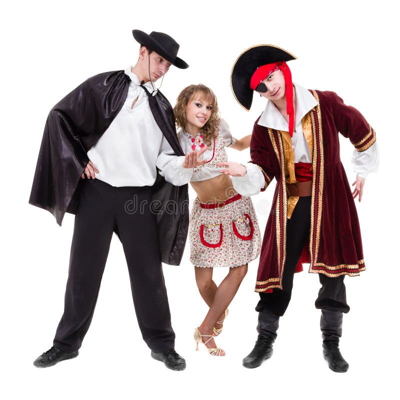 Tancerzy drużynowi jest ubranym Halloweenowi karnawałowi kostiumy tanczy przeciw bielowi w pełnym ciele obrazy royalty free