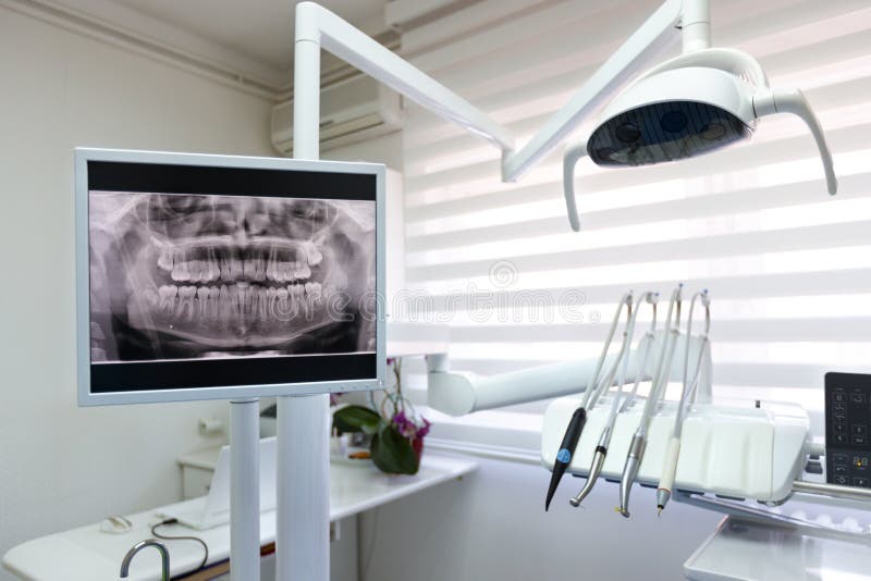Tand- röntgenstrålelängd i fot räknat i tand- klinik arkivfoto Tand- röntgenstrålelängd i fot räknat i tand- klinik arkivfoto