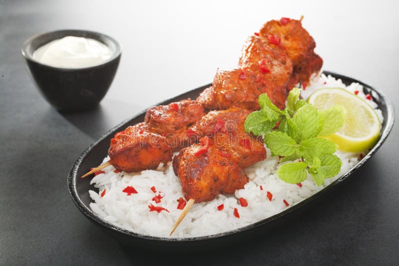 Tandoori Huhn Mit Naan Brot Stockfoto - Bild von brot, kopfsalat: 25218624