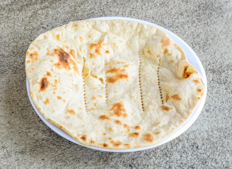 https://thumbs.dreamstime.com/b/tandoori-roti-rumali-tawa-chappati-pita-bread-served-plate-isolated-grey-background-top-view-pakistani-indian-spices-279655028.jpg