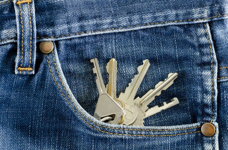 Tangenter i ett fack av jeans. arkivfoton Tangenter i ett fack av jeans. arkivfoton