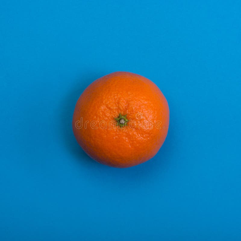 Tangerine no fundo azul Vista superior fotografia de stock Tangerine no fundo azul Vista superior fotografia de stock
