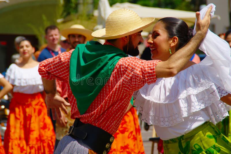 Tangodansers, Folkart 2016, Maribor, Slovenië stock fotografie Tangodansers, Folkart 2016, Maribor, Slovenië stock fotografie