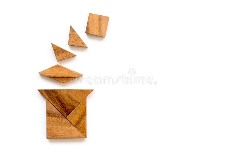 Tangrama de madeira em forma de chapéu mágico sobre fundo branco fotografia de stock Tangrama de madeira em forma de chapéu mágico sobre fundo branco fotografia de stock