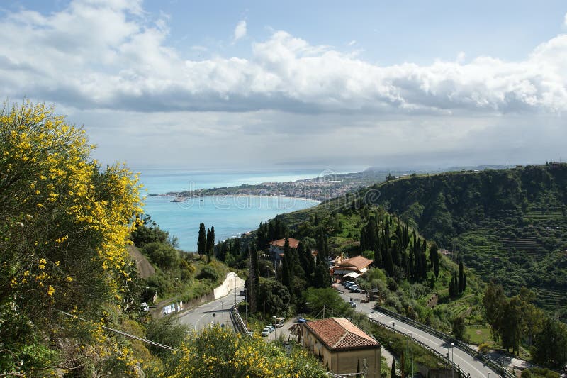 Taormina Sicilië Italië van het landschapspanorama stock afbeeldingen Taormina Sicilië Italië van het landschapspanorama stock afbeeldingen
