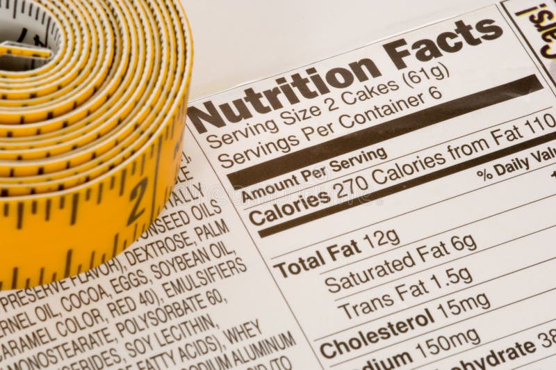 Žlté pásky opatrenie vedľa výživové informácie na obaloch v USA.