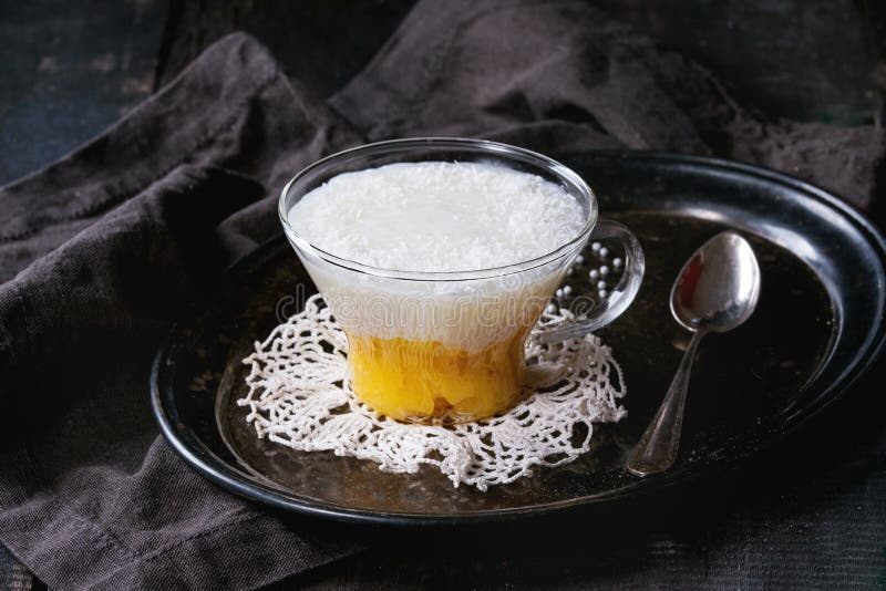 Tapiokanachtisch mit Mango lizenzfreie stockbilder Tapiokanachtisch mit Mango lizenzfreie stockbilder