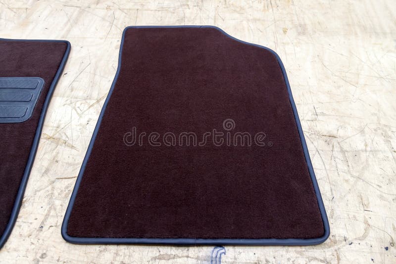 Tapis Faits Main De Plancher De La Voiture 3D De Couleur Rouge De Laine  Pour Les Passagers Avant Et Arrière D'un Véhicule Dans Un Image stock -  Image du tapis, matériau: 140946407