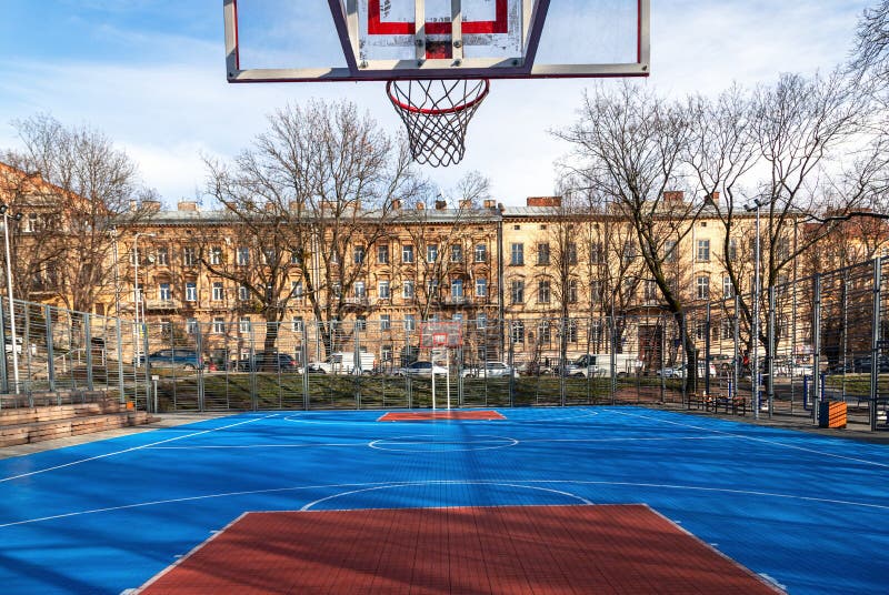 Tappeto Di Basket Nel Vecchio Centro Di Leopoli, Ucraina Fotografia Stock -  Immagine di città, sfera: 171703834