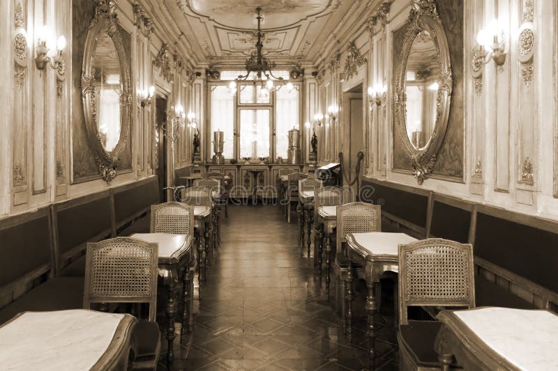 Tappningcafeinterior med trämöblemang royaltyfria bilder Tappningcafeinterior med trämöblemang royaltyfria bilder
