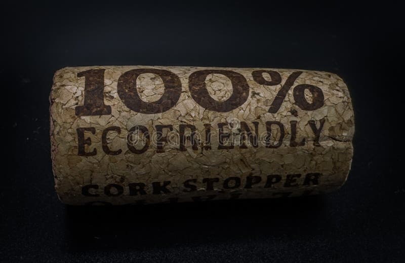 100 tappo di sughero ecologico. tappo di legno immagini stock