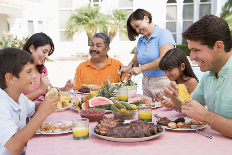 target3565_0_ grill rodzina obrazy royalty free target3565_0_ grill rodzina obrazy royalty free