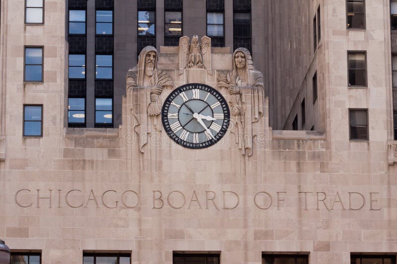 Detail of the Chicago Board of Trade, a clock, two clerks and an eagle sculpture. Illinois, United States. Detail of the Chicago Board of Trade, a clock, two clerks and an eagle sculpture. Illinois, United States.