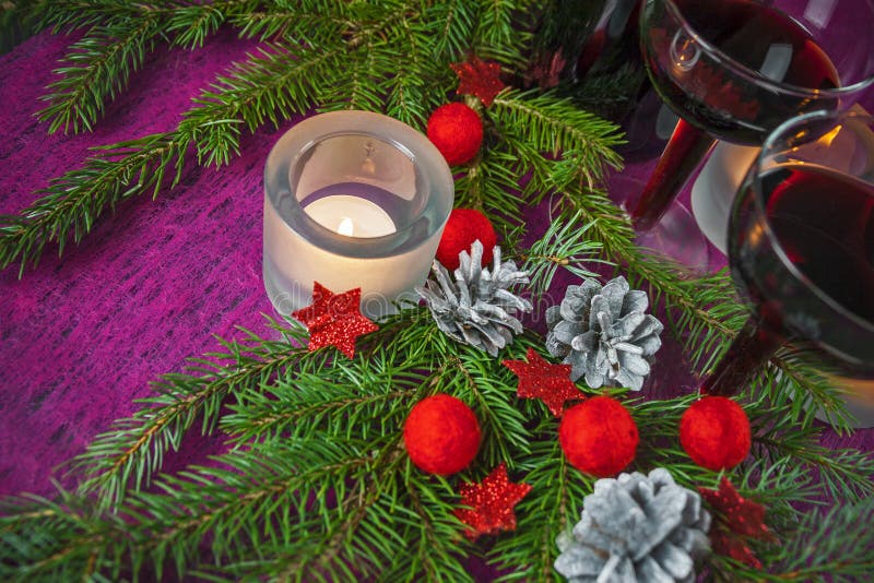 Tarjeta de la Navidad y del Año Nuevo con la vela imágenes de archivo libres de regalías Tarjeta de la Navidad y del Año Nuevo con la vela imágenes de archivo libres de regalías