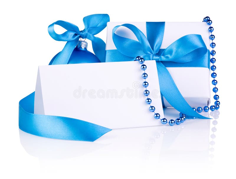 Tarjeta de Navidad y regalo con la bola azul, arqueamiento de la cinta foto de archivo Tarjeta de Navidad y regalo con la bola azul, arqueamiento de la cinta foto de archivo