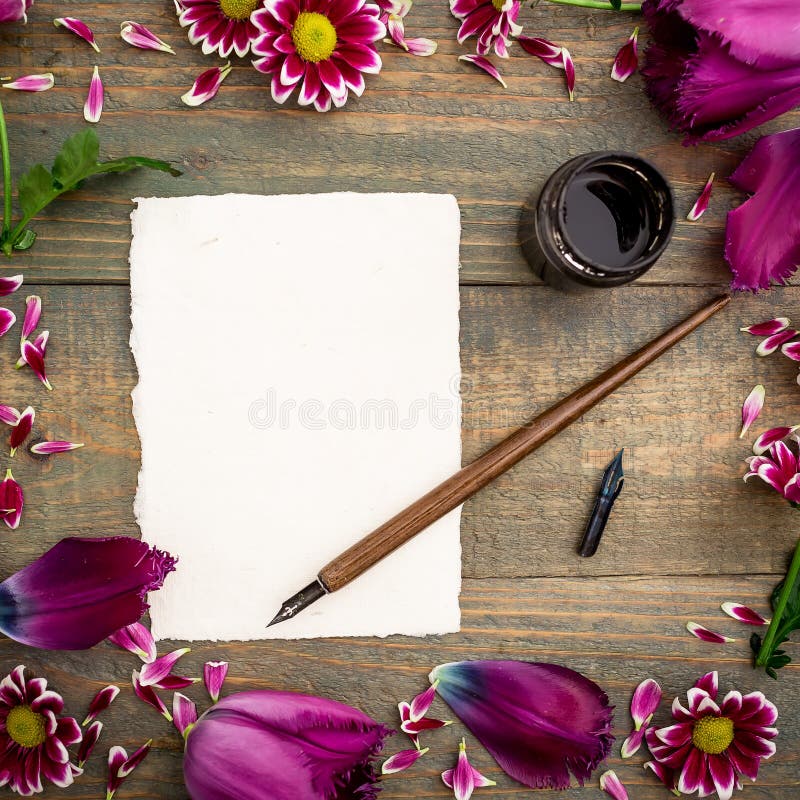 Tarjeta de papel con las flores, pluma de la caligrafía de la tinta en el fondo blanco Endecha plana, visión superior stock de ilustración Tarjeta de papel con las flores, pluma de la caligrafía de la tinta en el fondo blanco Endecha plana, visión superior stock de ilustración