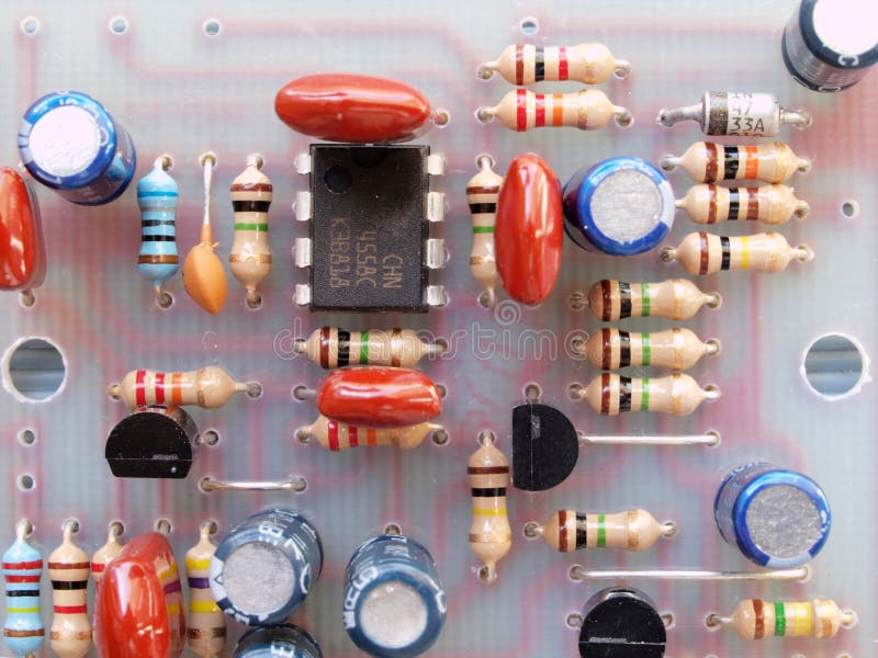 Componentes En Una Tarjeta De Electrónica Foto de archivo Imagen de