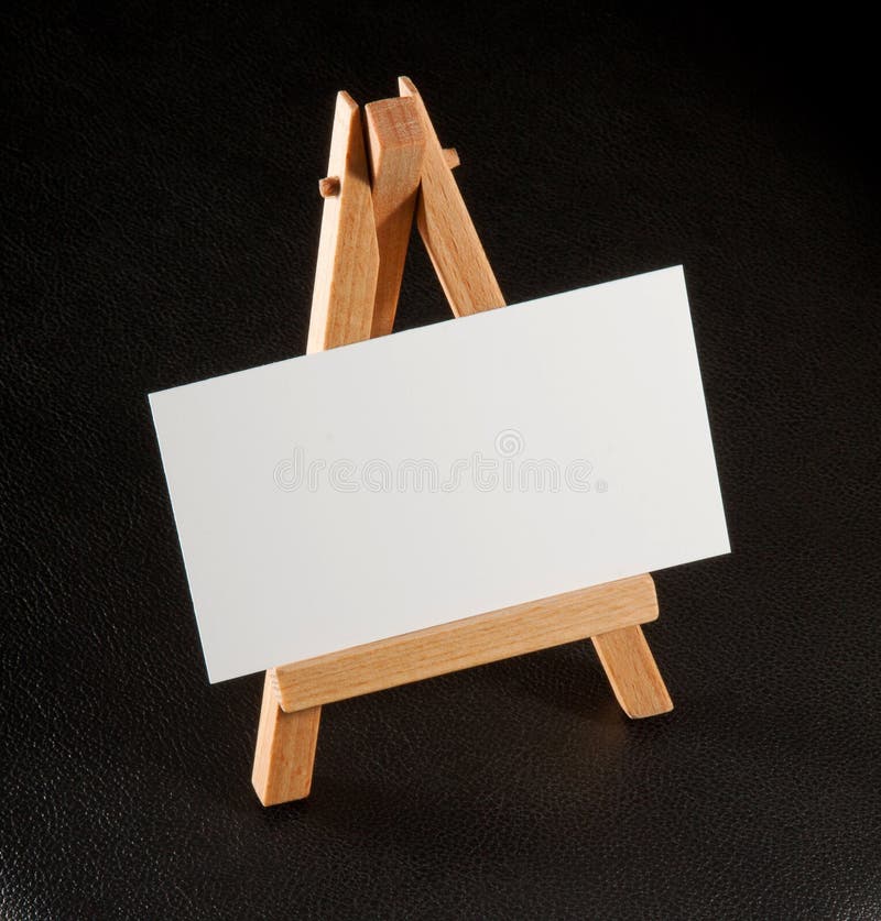 Tarjetas De Visita En Un Soporte Foto Imagen de tarjeta, cuero: 37813892