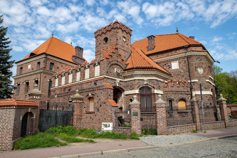 Tarnow, Malopolskie/Pologne - mai, 1, 2019 : Rues historiques dans la vieille ville de l'Europe centrale Appartements r?nov?s dan photographie stock Tarnow, Malopolskie/Pologne - mai, 1, 2019 : Rues historiques dans la vieille ville de l'Europe centrale Appartements r?nov?s dan photographie stock