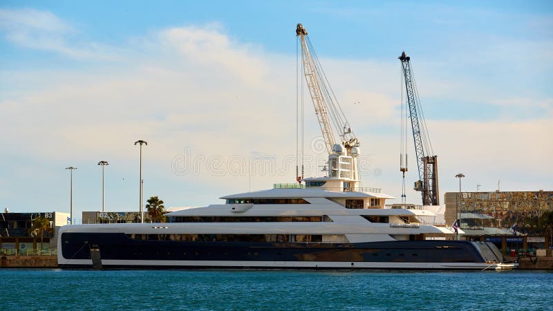 luxury yachts in tarragona