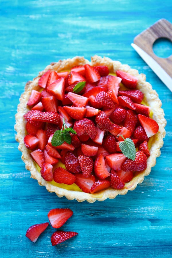 Tart with fresh strawberry