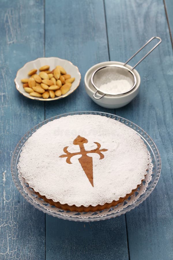 Tarta De Santiago, Spanischer Mandelkuchen Stockbild - Bild von gebäck ...