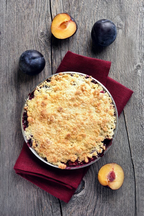 Tarte de croustillant de prunes image stock Tarte de croustillant de prunes image stock