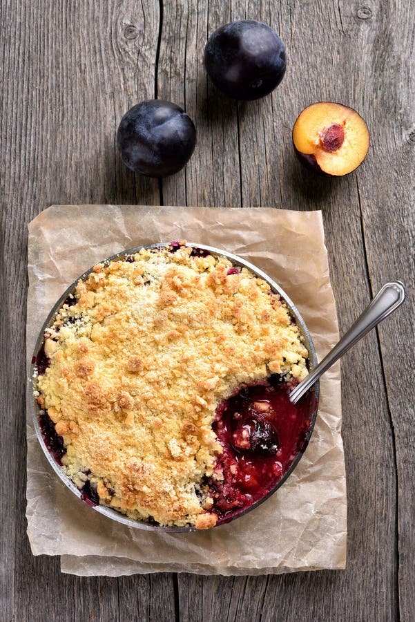 Tarte de croustillant de prunes images stock Tarte de croustillant de prunes images stock