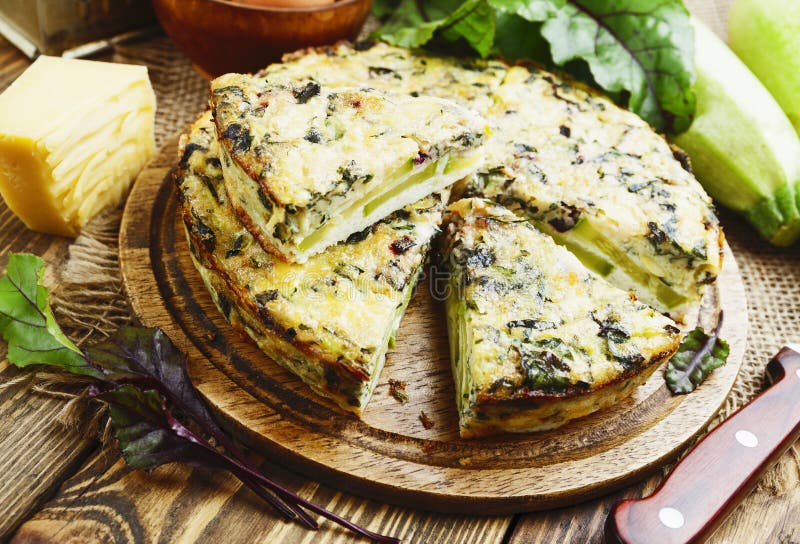 Tarte italien avec la courgette images libres de droits Tarte italien avec la courgette images libres de droits