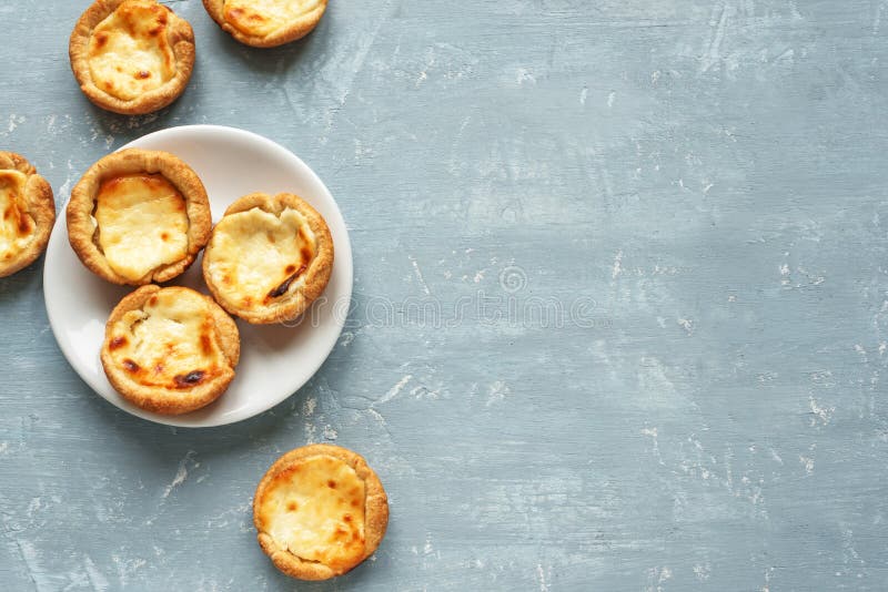 Tartes portugaises de cr?me anglaise photographie stock libre de droits Tartes portugaises de cr?me anglaise photographie stock libre de droits